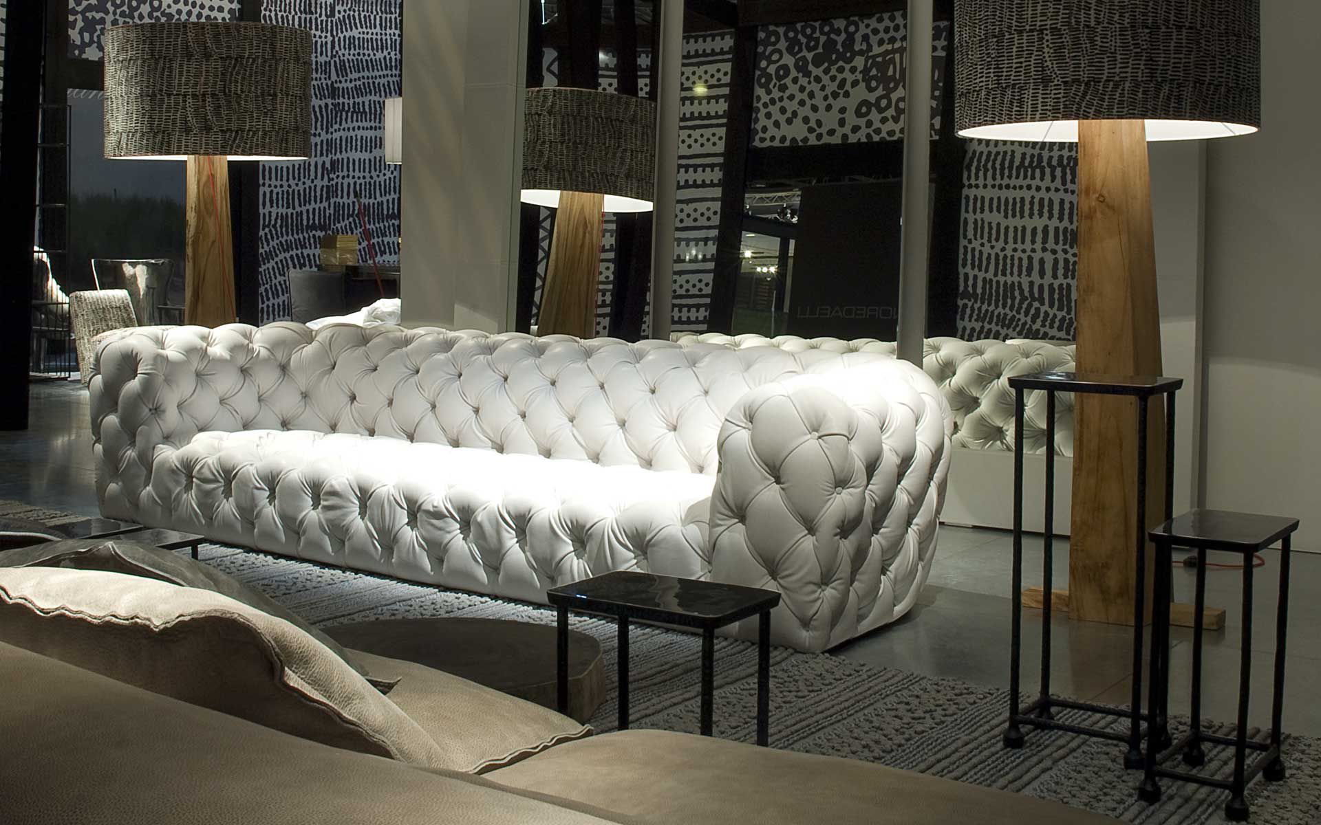 Брутальность или элегантность? Диван Честер в интерьере